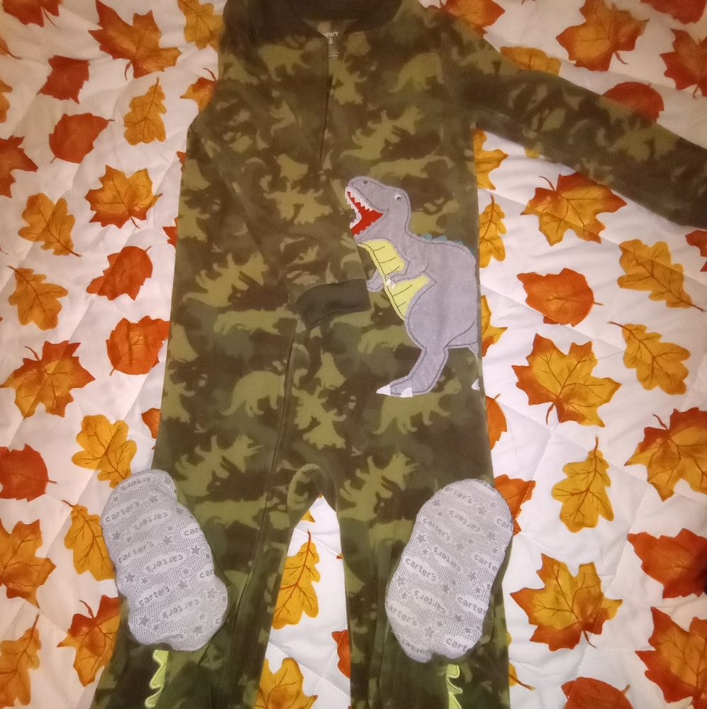 Boys size 6 footed Dino camo pj's